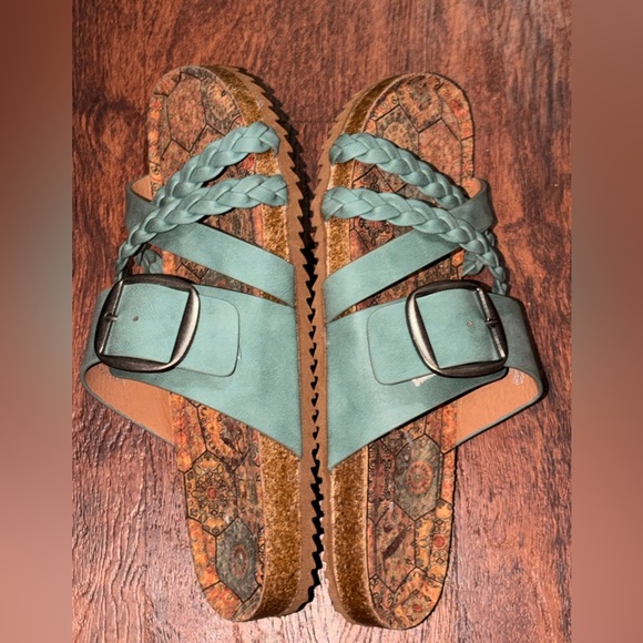 Sandals - Picture 8 of 10